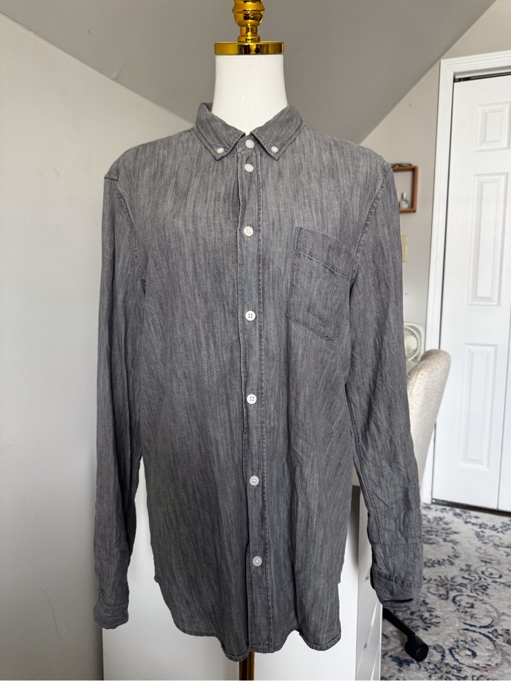 Everlane | Cotton Chambray Button Down Shirt